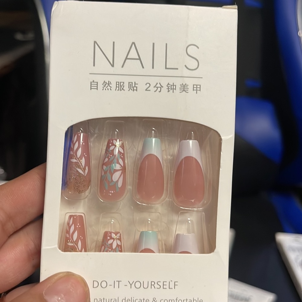 Press on nails - Picture 6 of 6